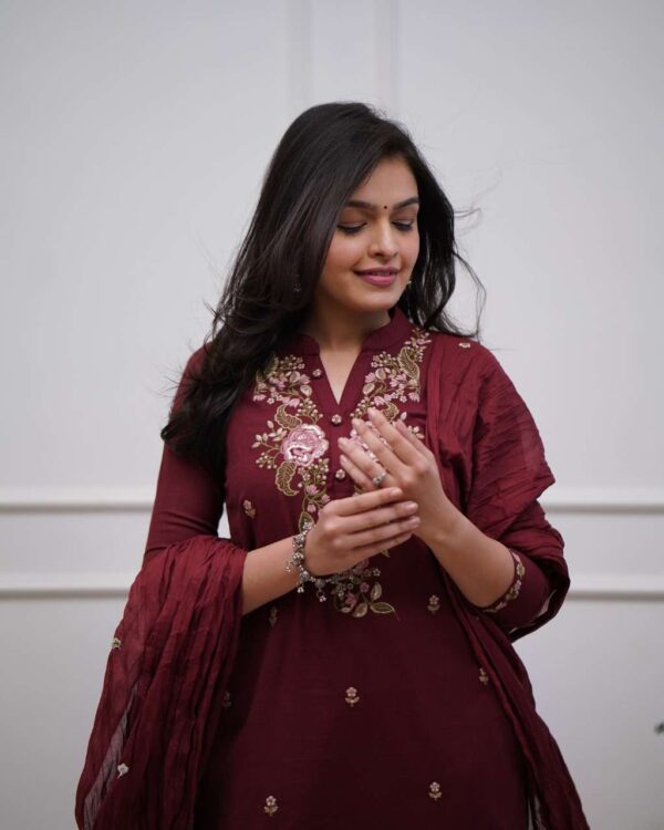 Bloom in Style ? XXL Cotton Dress with Delicate Embroidery & Print(XXL) - Image 2