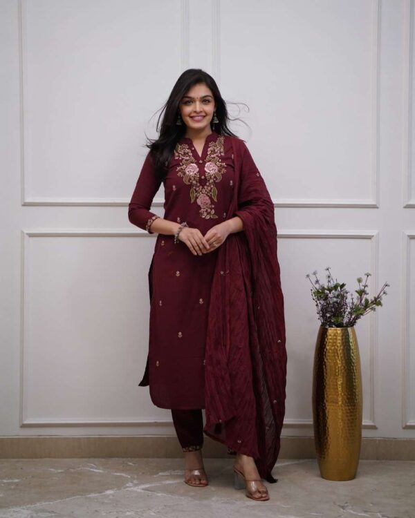 Bloom in Style ? XXL Cotton Dress with Delicate Embroidery & Print(XXL) - Image 3